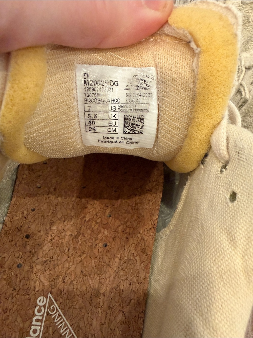 New Balance Cream & Light Beige 2002R Sneakers Distressed Unisex - Picture 6 of 6
